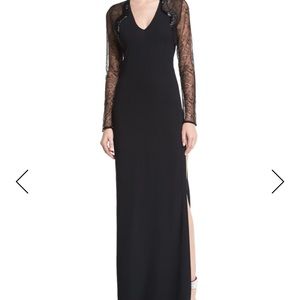 Roberto Cavalli
Embellished Lace-Sleeve Gown